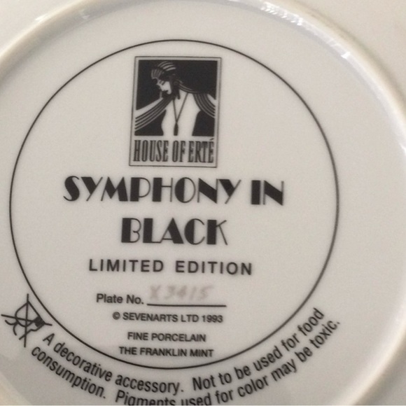 House of Ert’e Symphony in Black Fine Porcelain The Franklin Mint - Picture 3 of 4